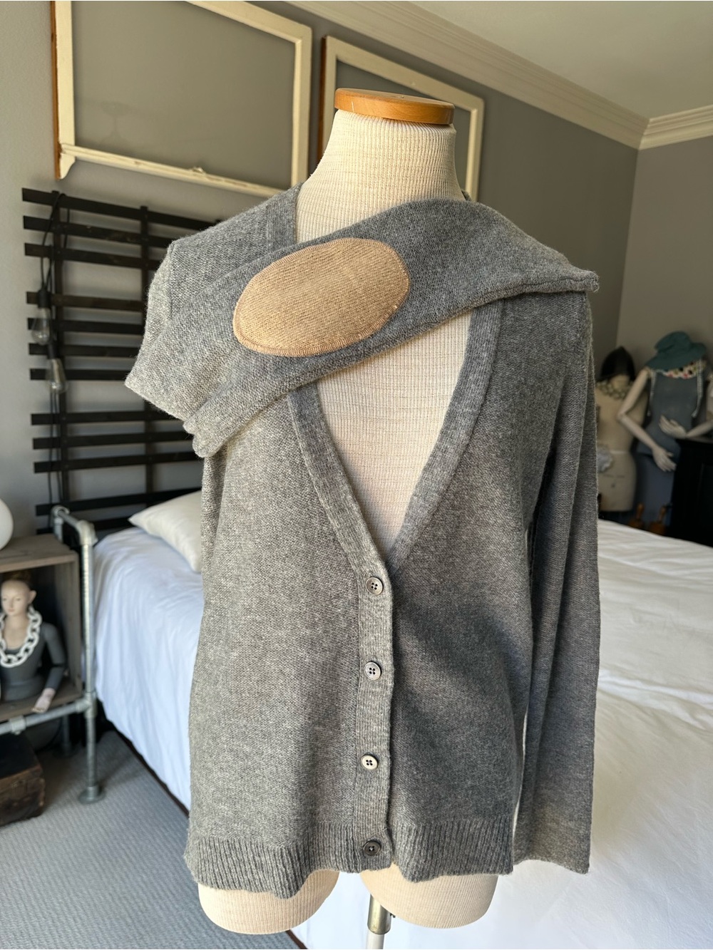 GAP NWT v-neck button front cardigan, size small